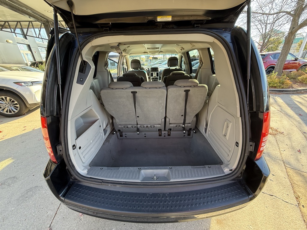 2010 Chrysler Town & Country Touring photo 2