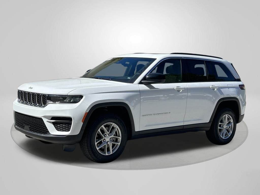 2025 Jeep Grand Cherokee Laredo Altitude photo 2