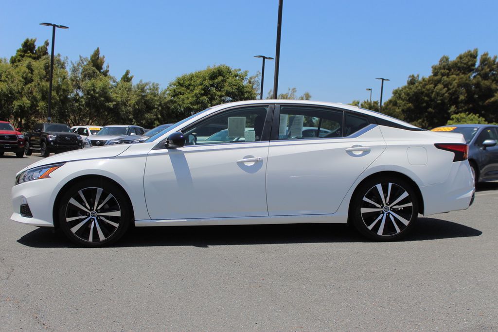 2022 Nissan Altima 2.5 SR photo 8