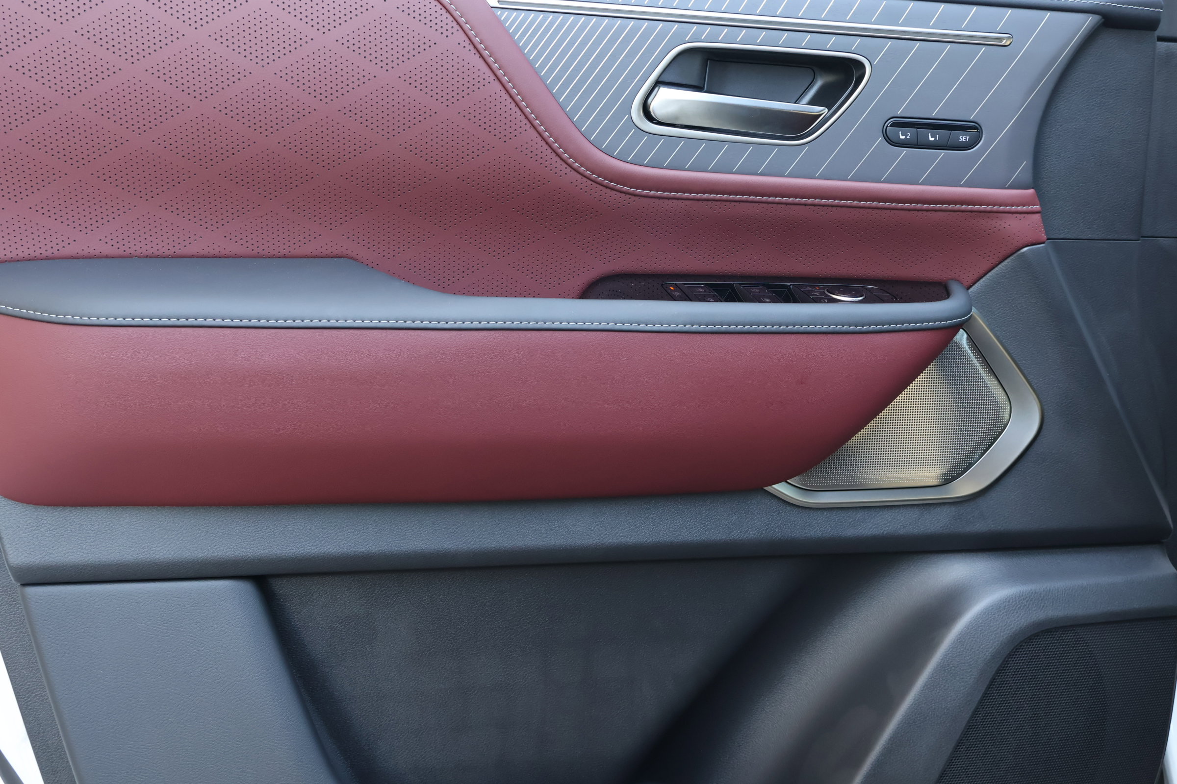 2026 Infiniti QX80 photo 12