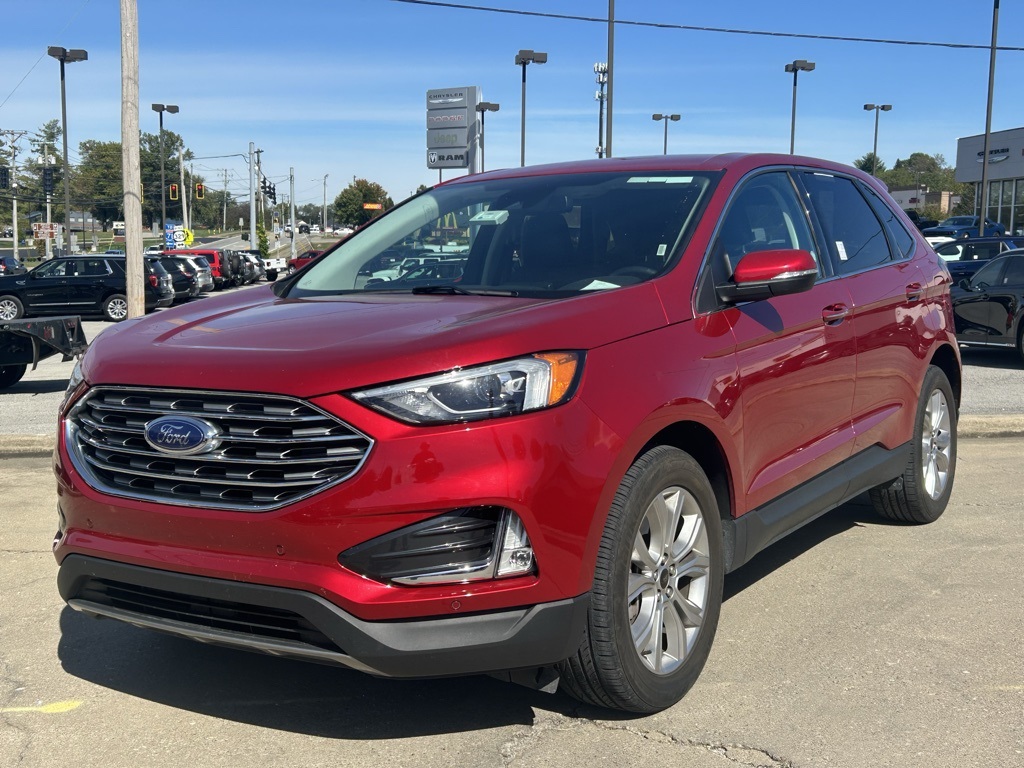 2024 Ford Edge Titanium photo 2