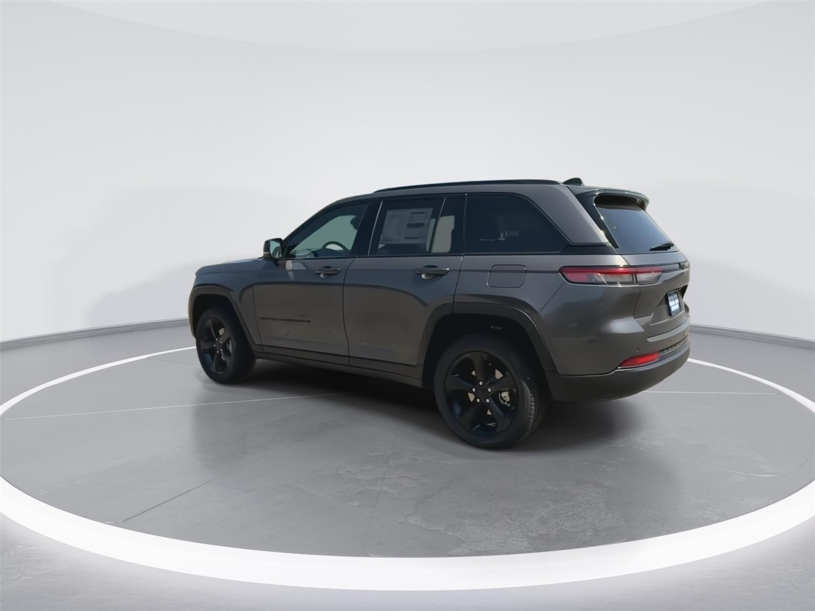 2025 Jeep Grand Cherokee Limited photo 6