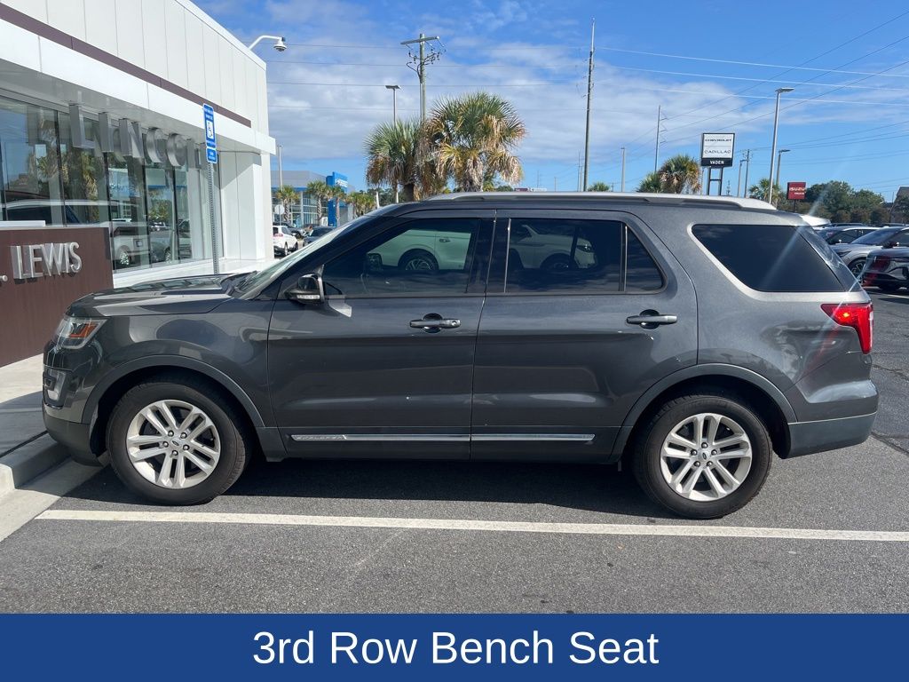 2017 Ford Explorer XLT photo 2