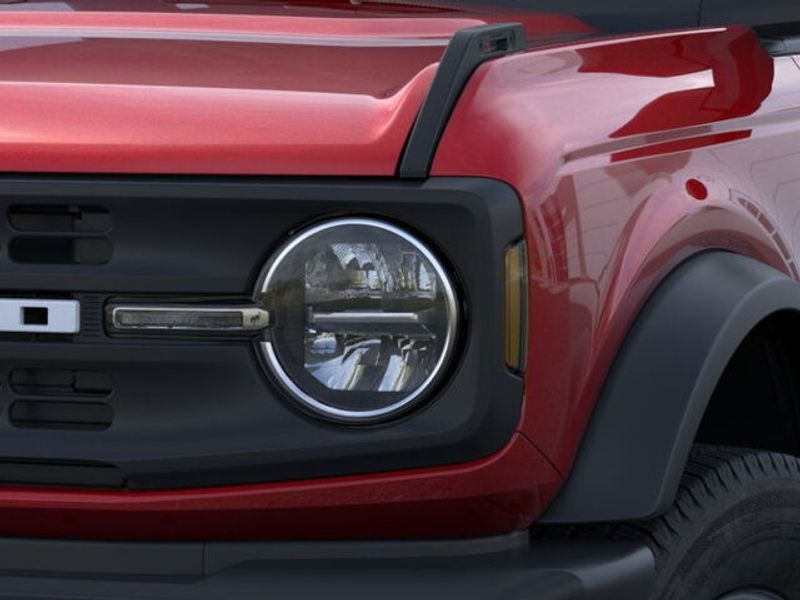 2025 Ford Bronco Base photo 18