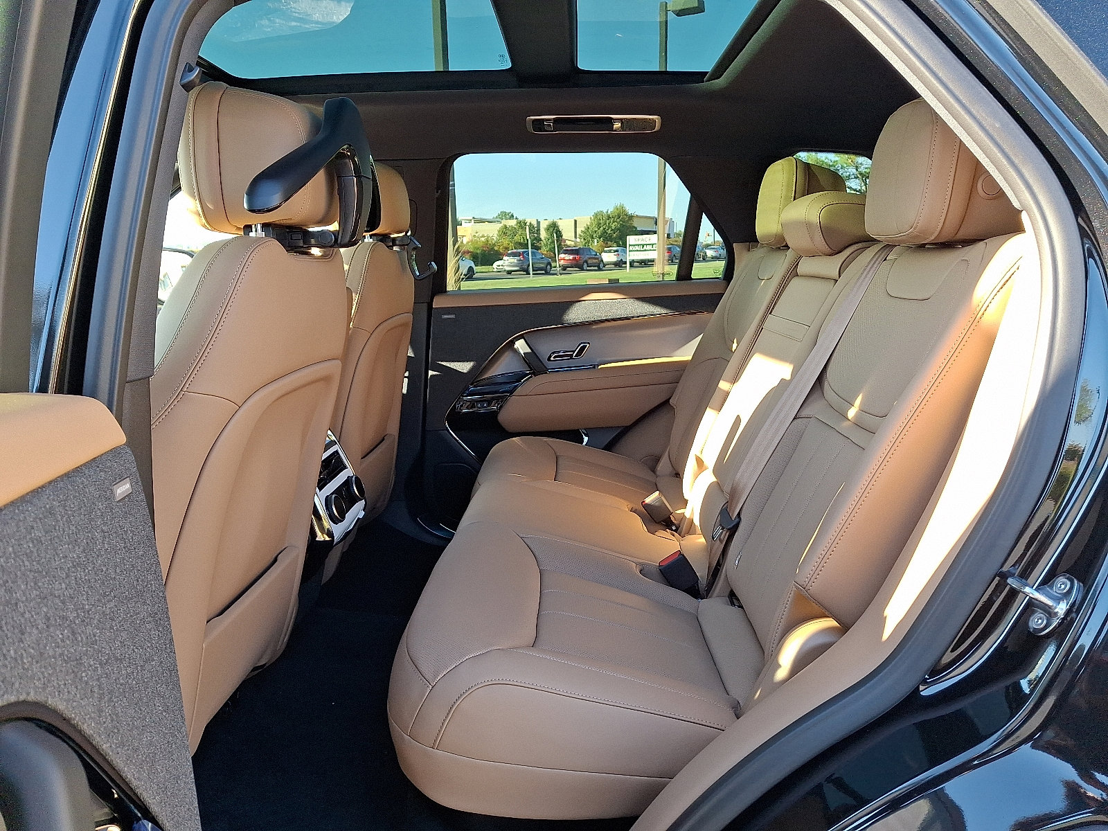 2025 Land Rover Range Rover Sport SE photo 8