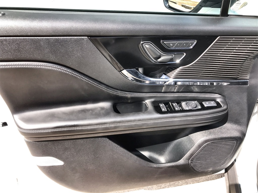 2021 Lincoln Corsair Standard photo 13