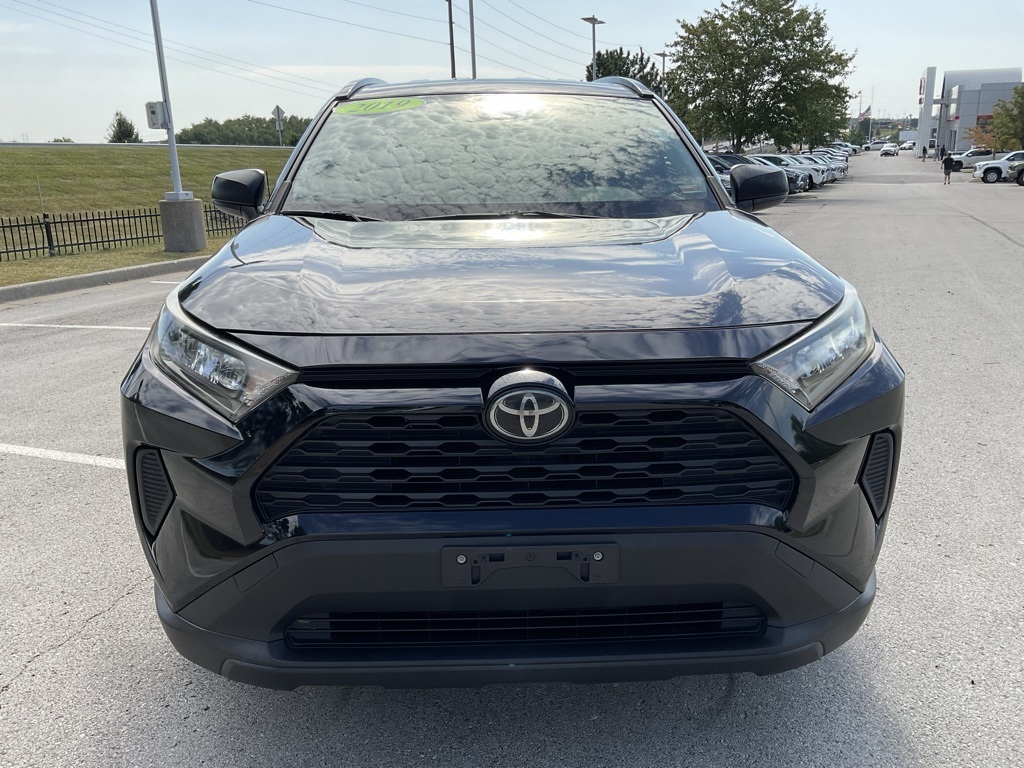 Used 2019 Toyota RAV4 LE with VIN JTMH1RFV8KD511653 for sale in Kansas City