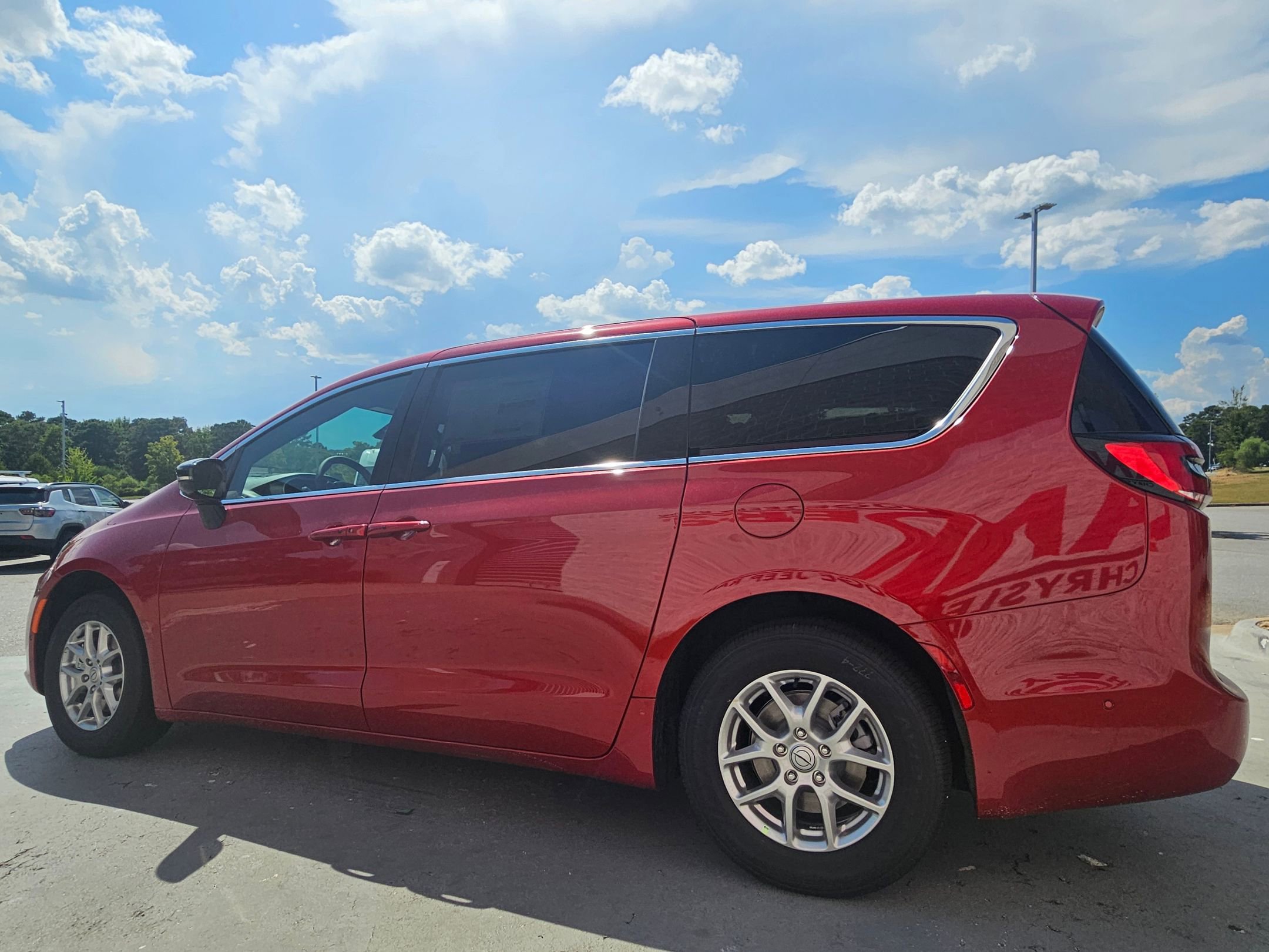 2025 Chrysler Pacifica photo 5