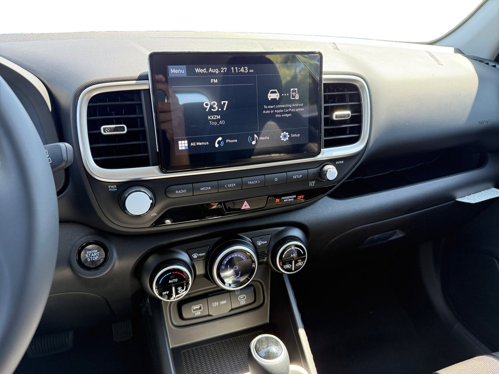 2025 Hyundai Venue SEL photo 11