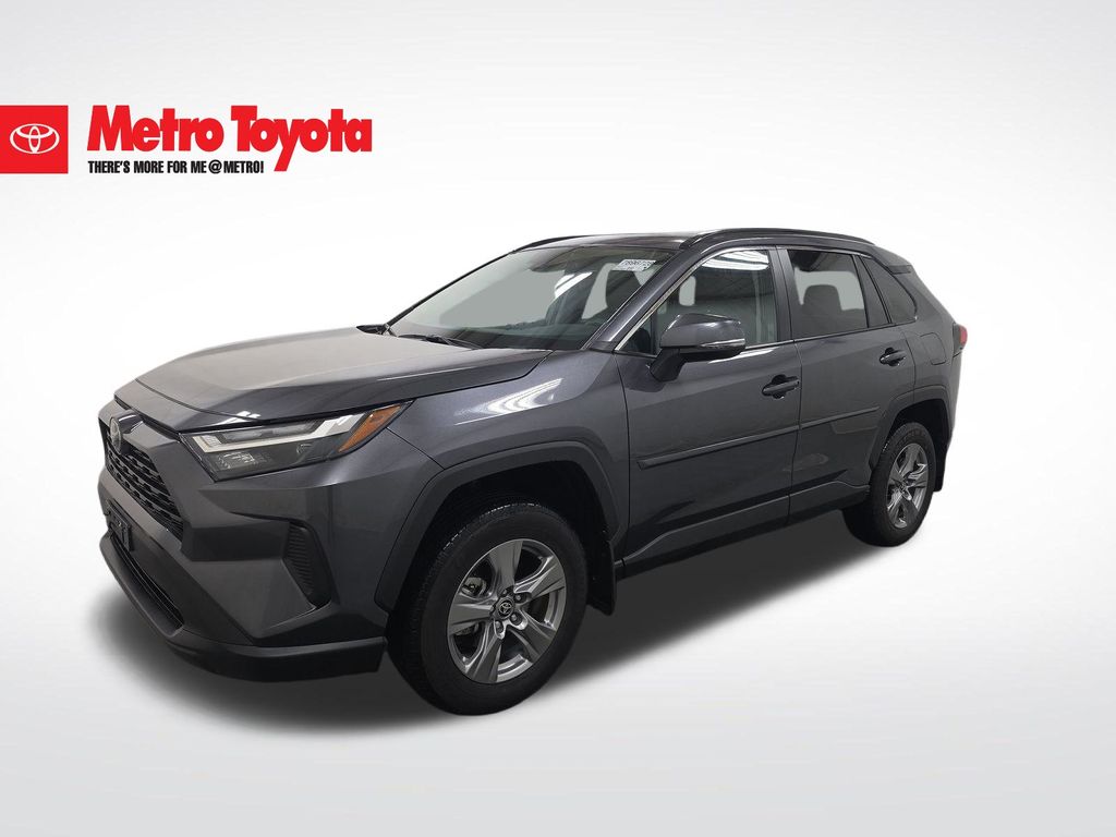 2024 Toyota RAV4 XLE's photo
