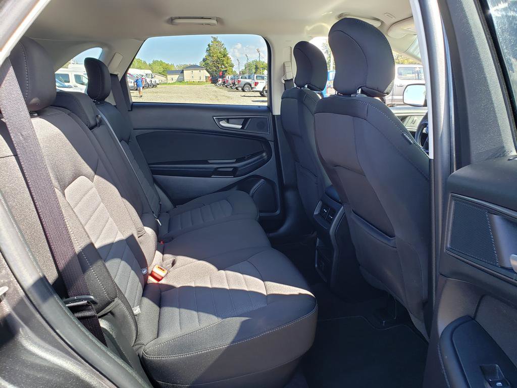 2019 Ford Edge SE photo 14