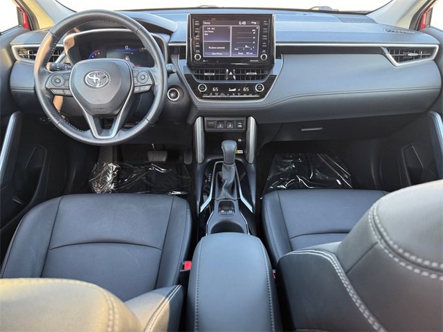 2022 Toyota Corolla Cross XLE photo 12