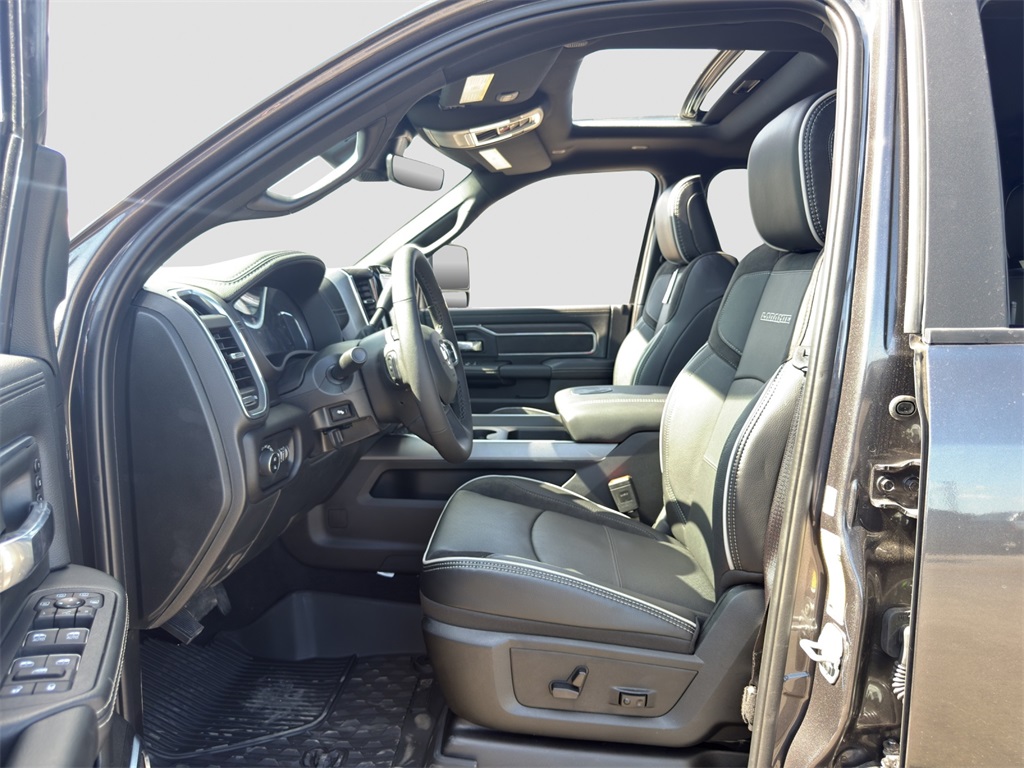 2025 Ram 2500 Laramie photo 9