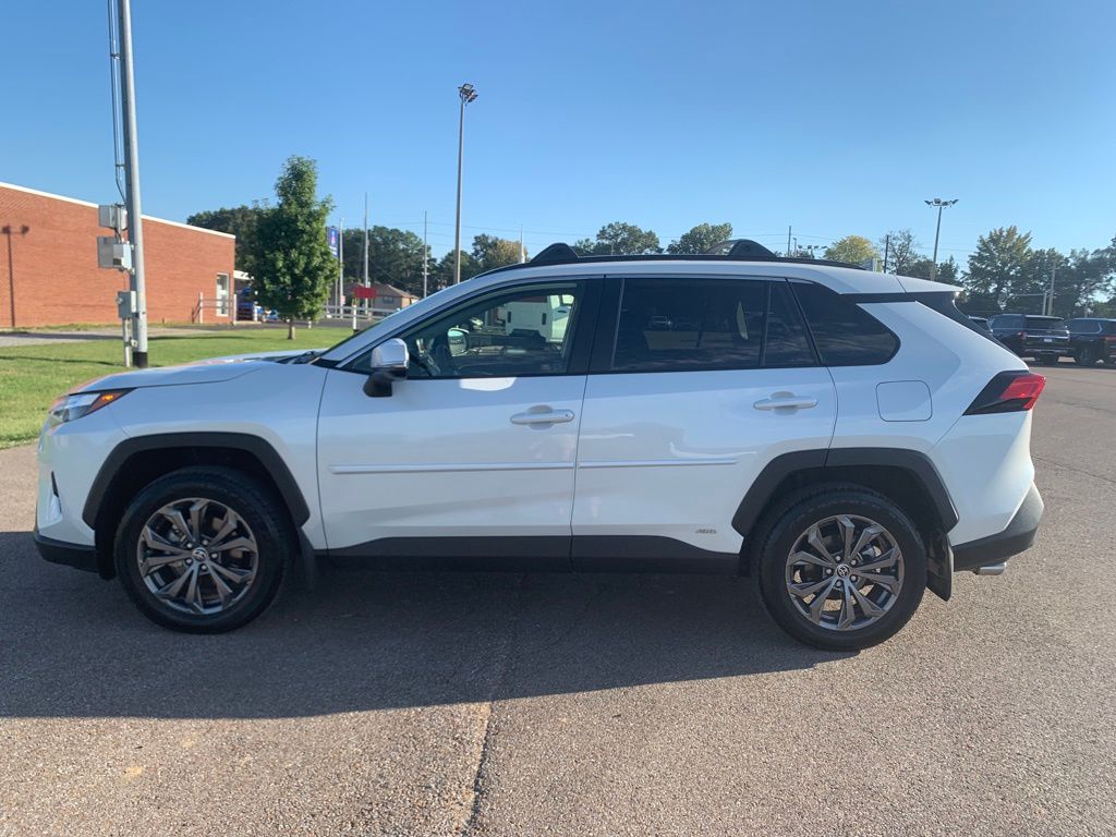 2025 Toyota RAV4 Hybrid XLE Premium photo 4