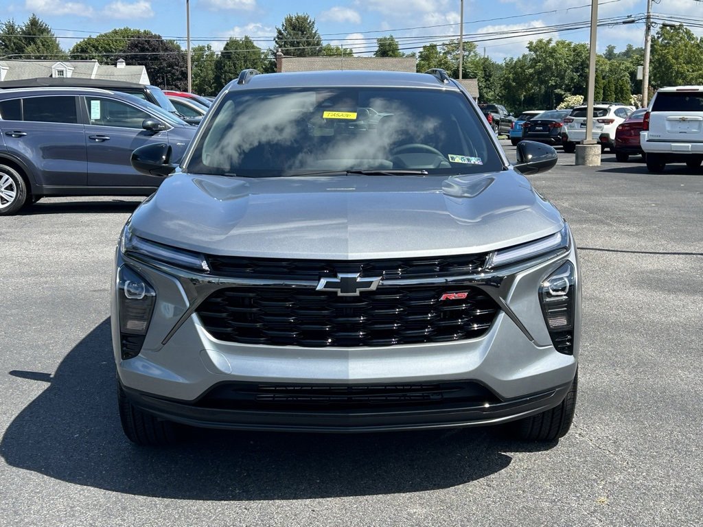 2025 Chevrolet Trax photo 2