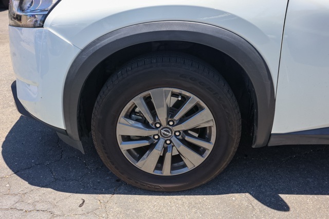 2022 Nissan Pathfinder SV photo 10