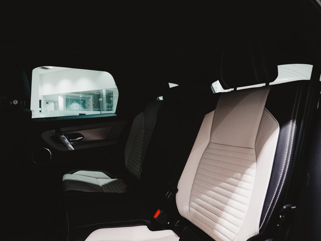 2023 Land Rover Discovery Sport S R-Dynamic photo 31