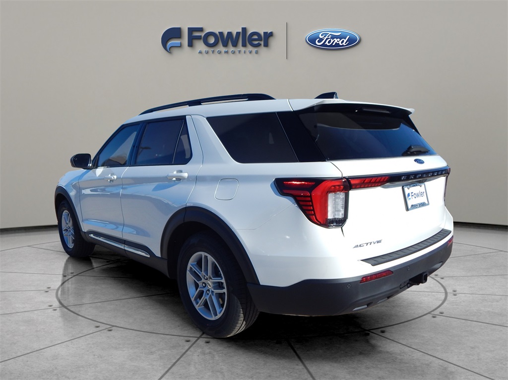 2025 Ford Explorer photo 4
