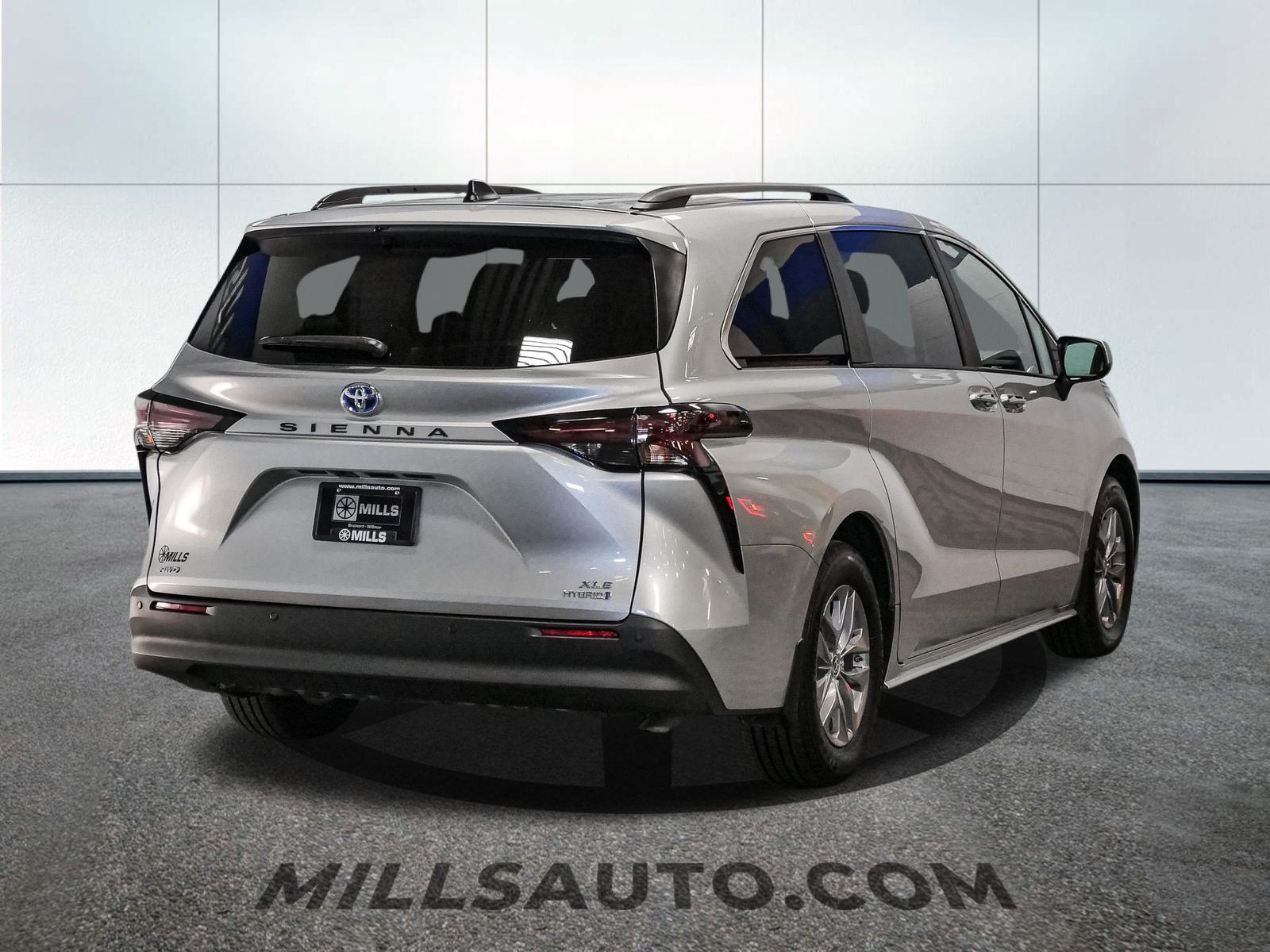 2024 Toyota Sienna XLE photo 6