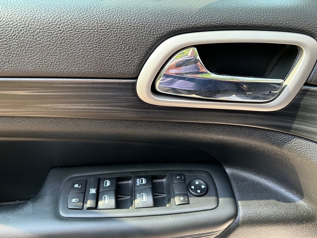 2021 Jeep Grand Cherokee Laredo X photo 15