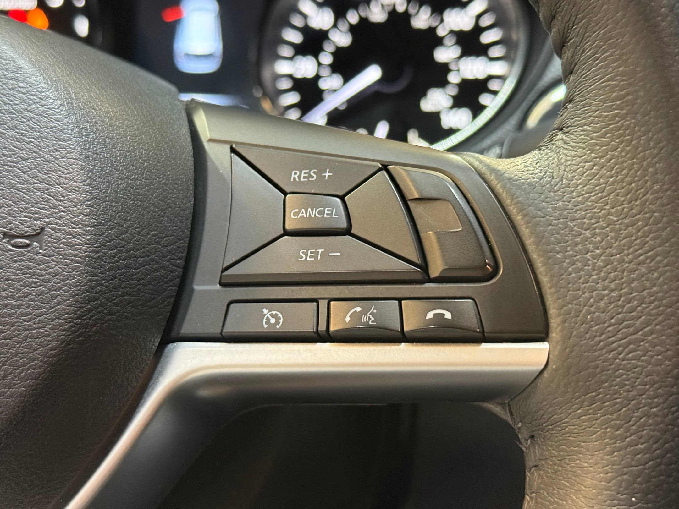 2017 Nissan Rogue SV photo 22
