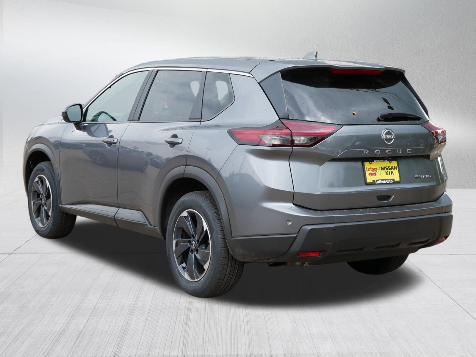 2024 Nissan Rogue SV photo 3