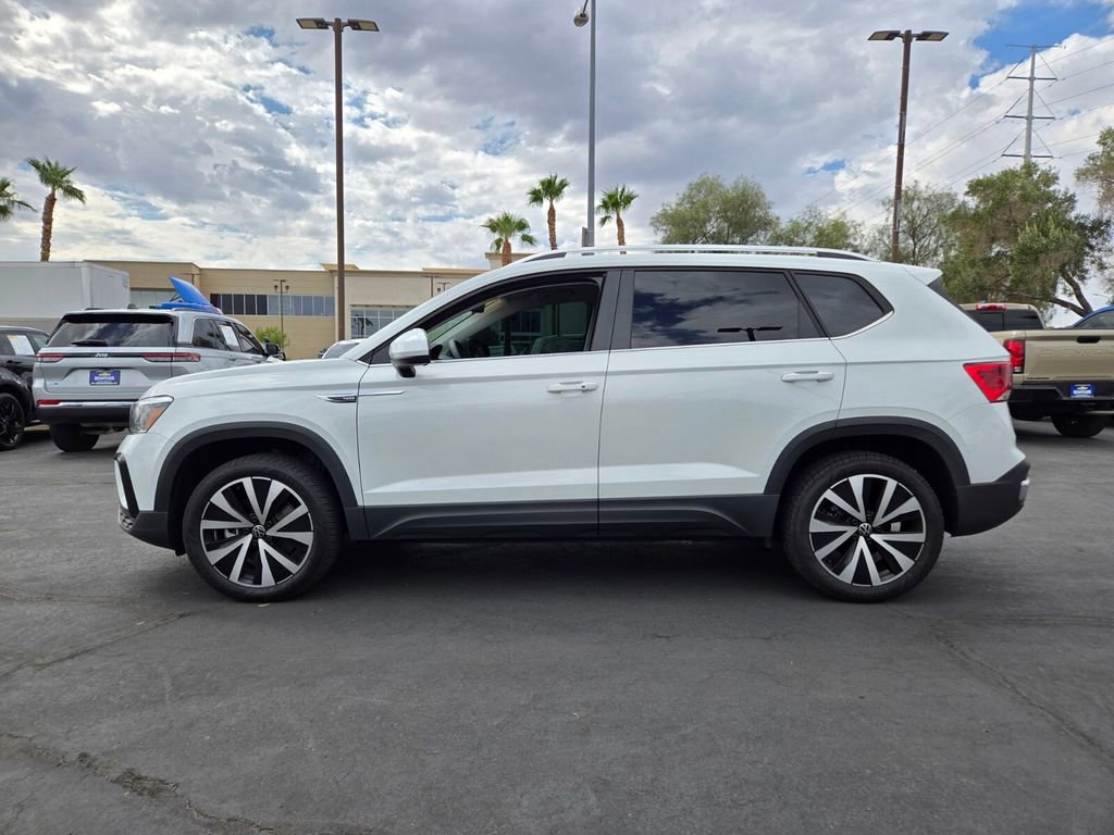 2023 Volkswagen Taos SE photo 3