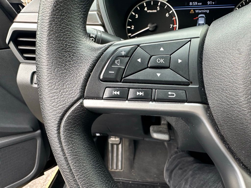 2023 Nissan Altima 2.5 SV photo 8