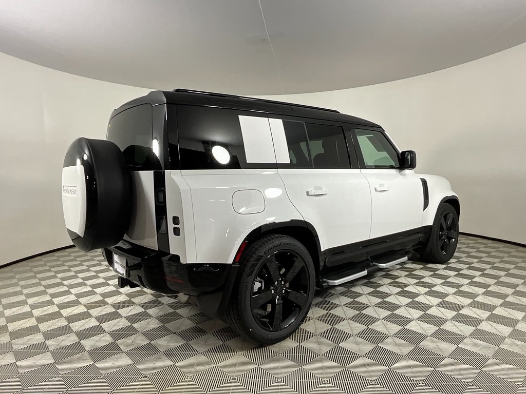 2026 Land Rover Defender 110 X-Dynamic SE photo 2