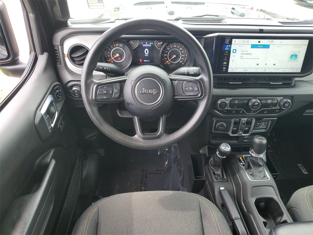 2024 Jeep Gladiator photo 13