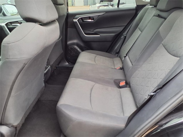 2021 Toyota RAV4 XLE photo 3