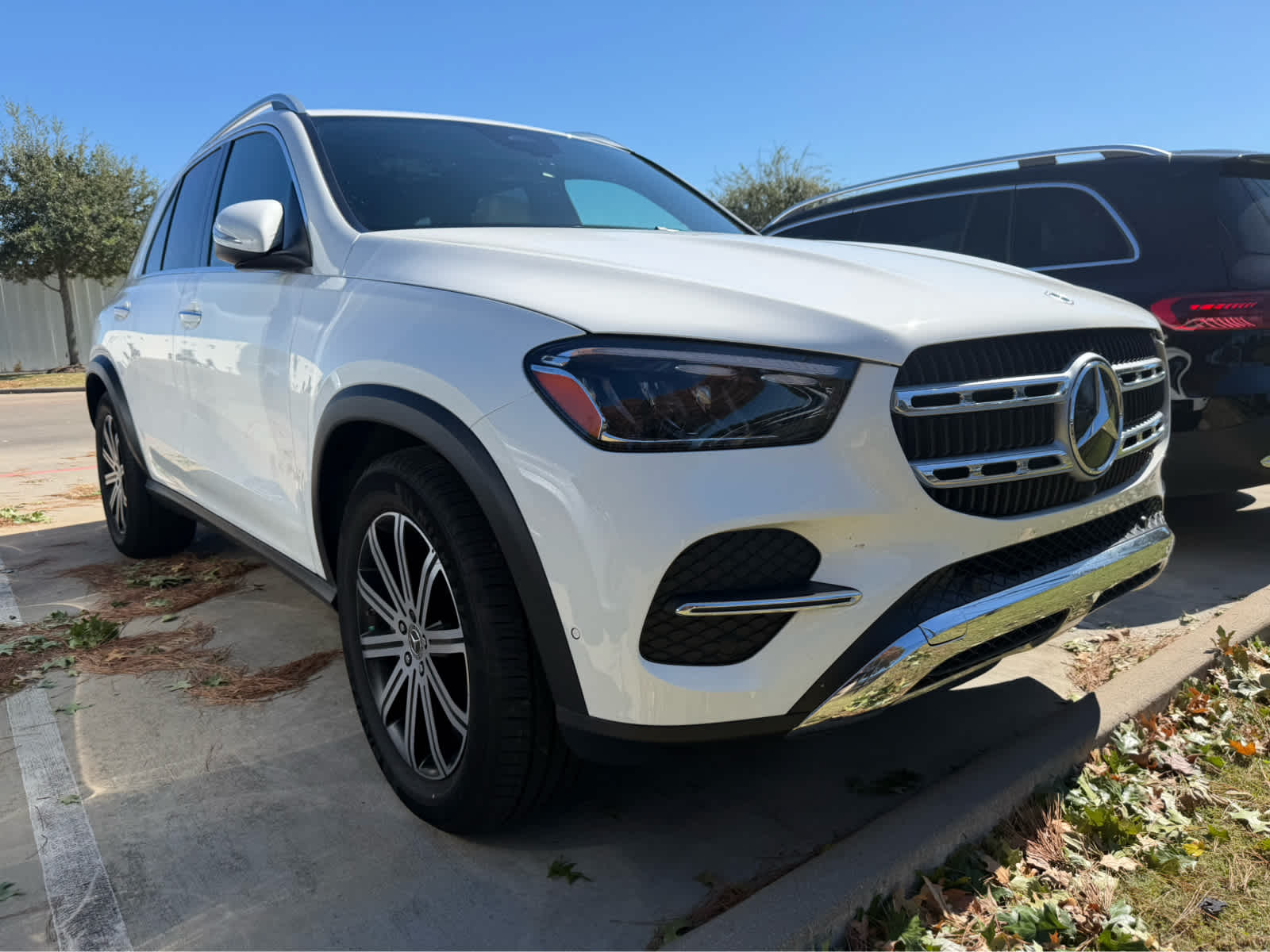 2025 Mercedes Benz GLE 450 4MATIC photo 3