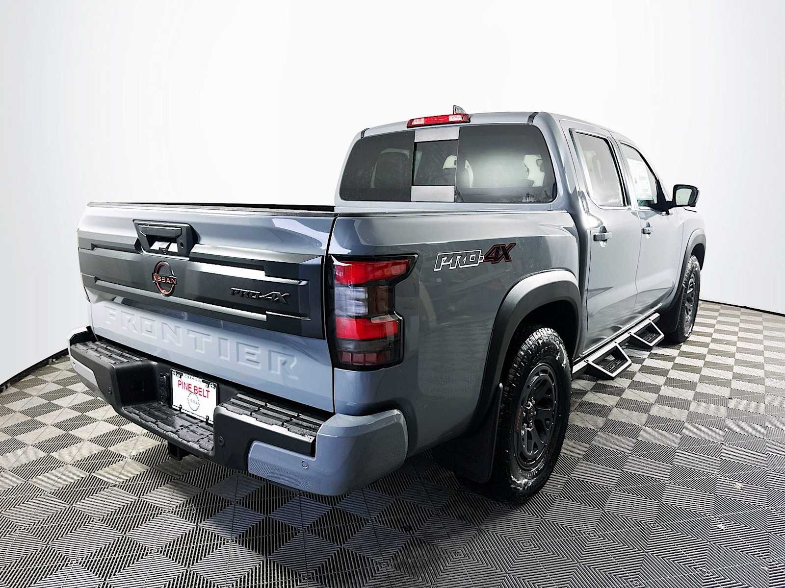 2025 Nissan Frontier Crew Cab PRO-4X photo 2
