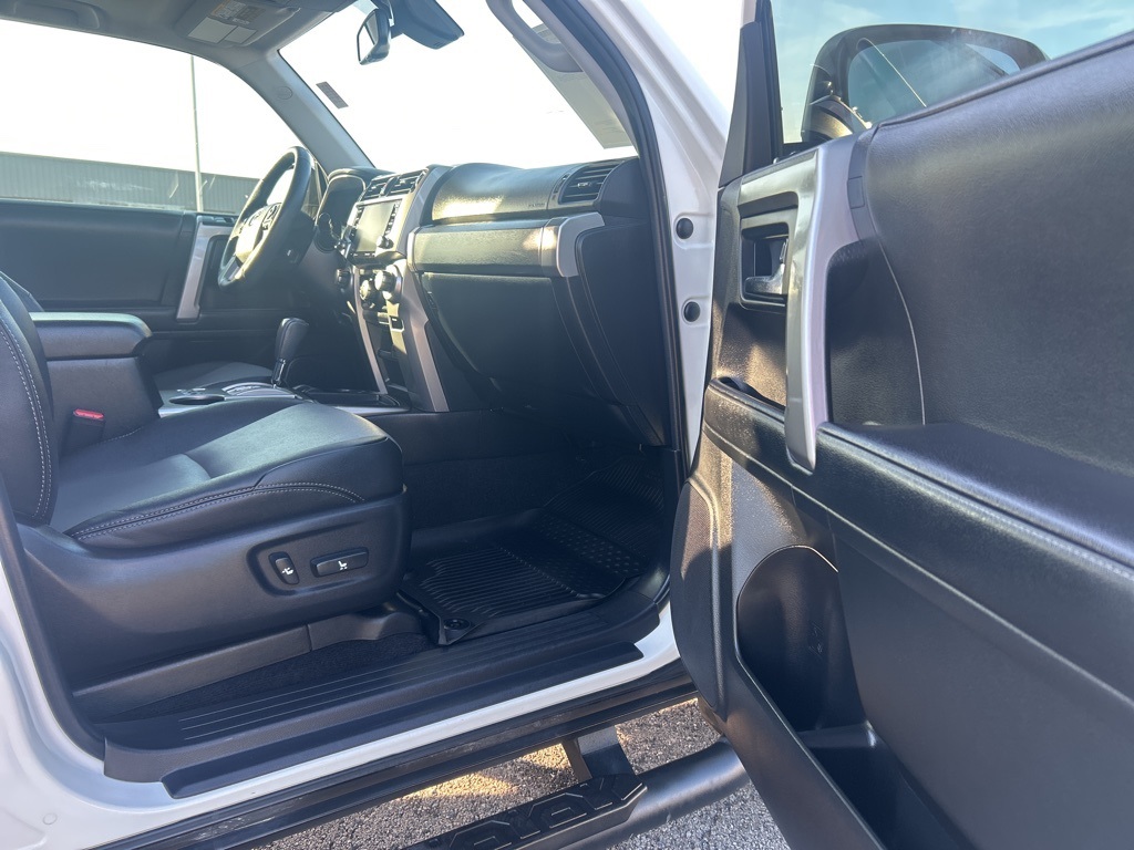 2021 Toyota 4Runner SR5 Premium photo 17