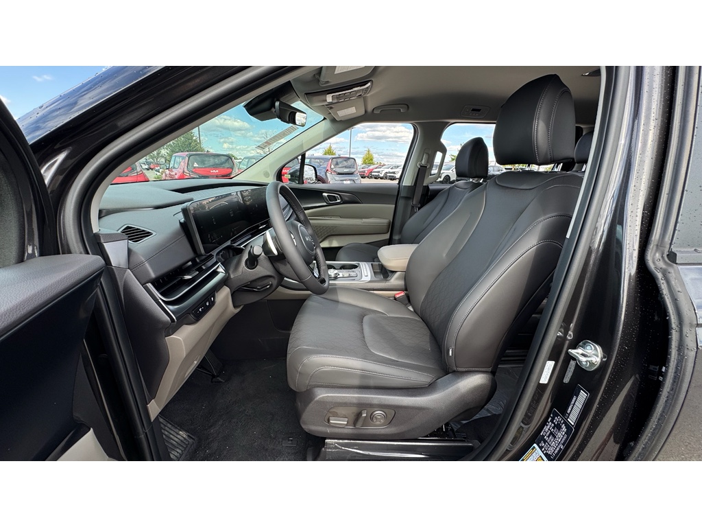 2026 Kia Carnival LXS photo 7