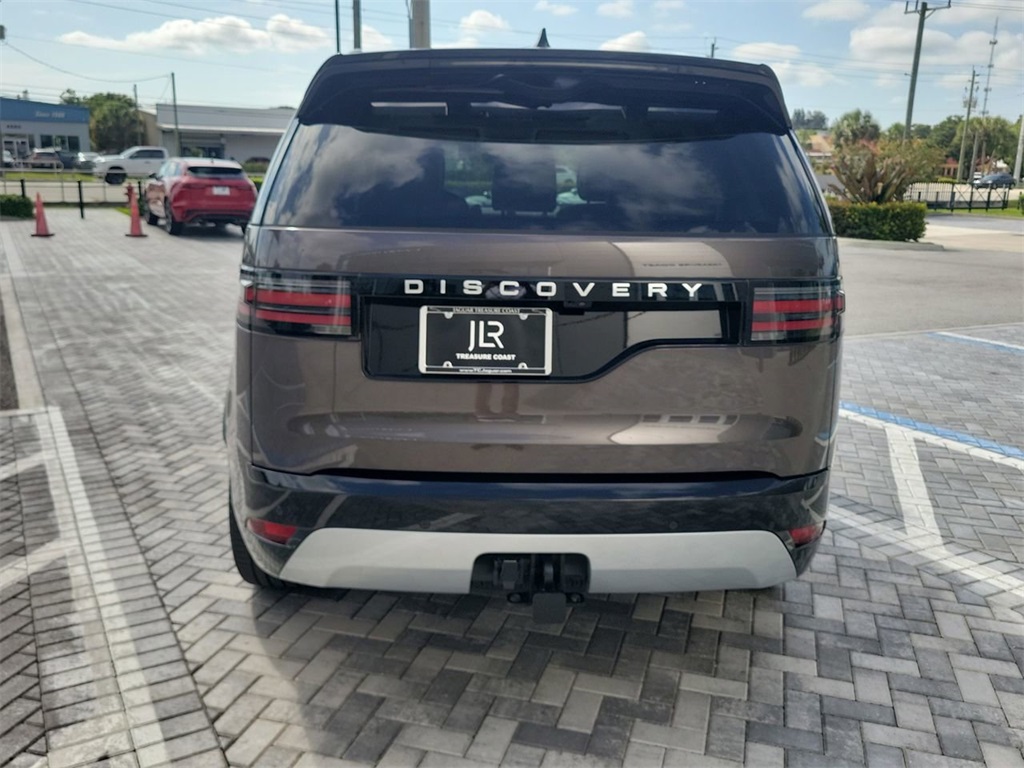 2025 Land Rover Discovery Metropolitan Edition photo 3