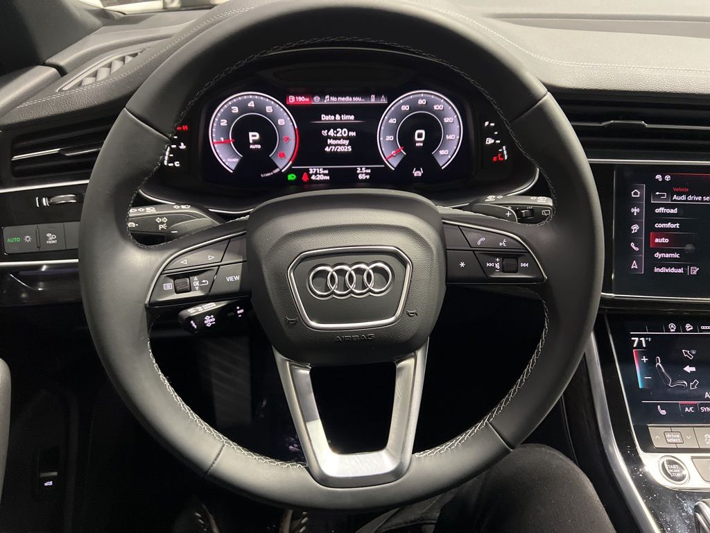 2025 Audi Q7 55 Premium photo 34