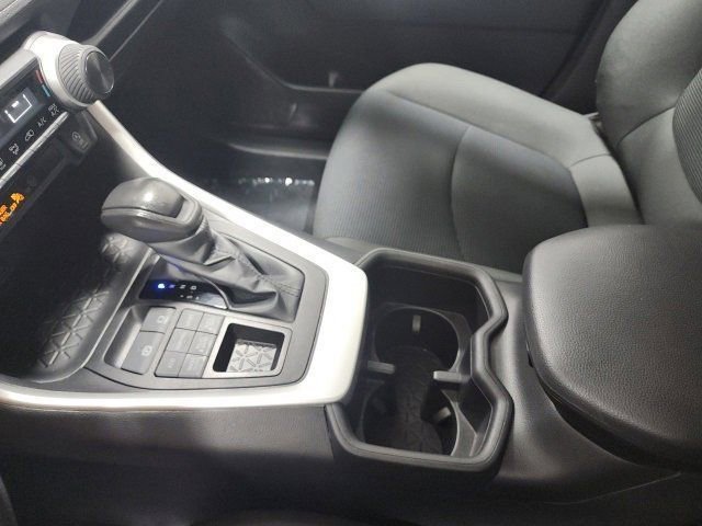 2022 Toyota RAV4 LE photo 26