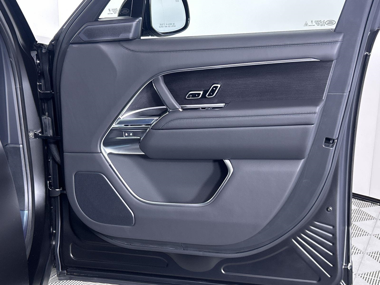 2025 Land Rover Range Rover SE photo 29