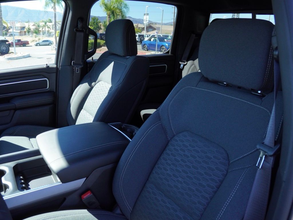 New 2026 Granite Crystal Metallic Clear-Coat Exterior Paint RAM Big Horn Night Edition image 21