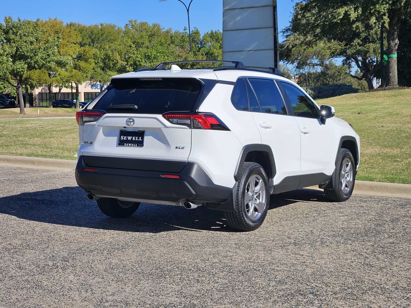 2023 Toyota RAV4 XLE photo 2