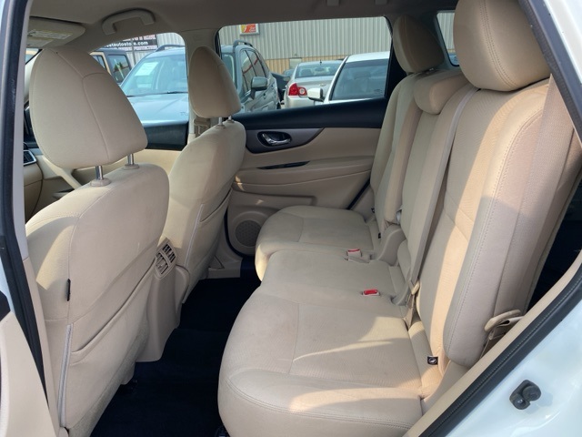 2016 Nissan Rogue SV photo 17