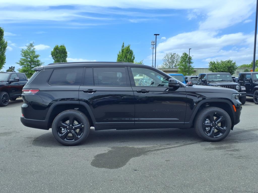 2025 Jeep Grand Cherokee Limited photo 13