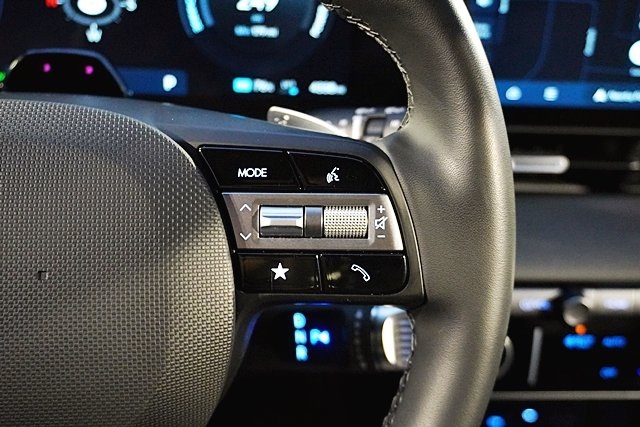 Used 2025 Green Hyundai SEL image 41