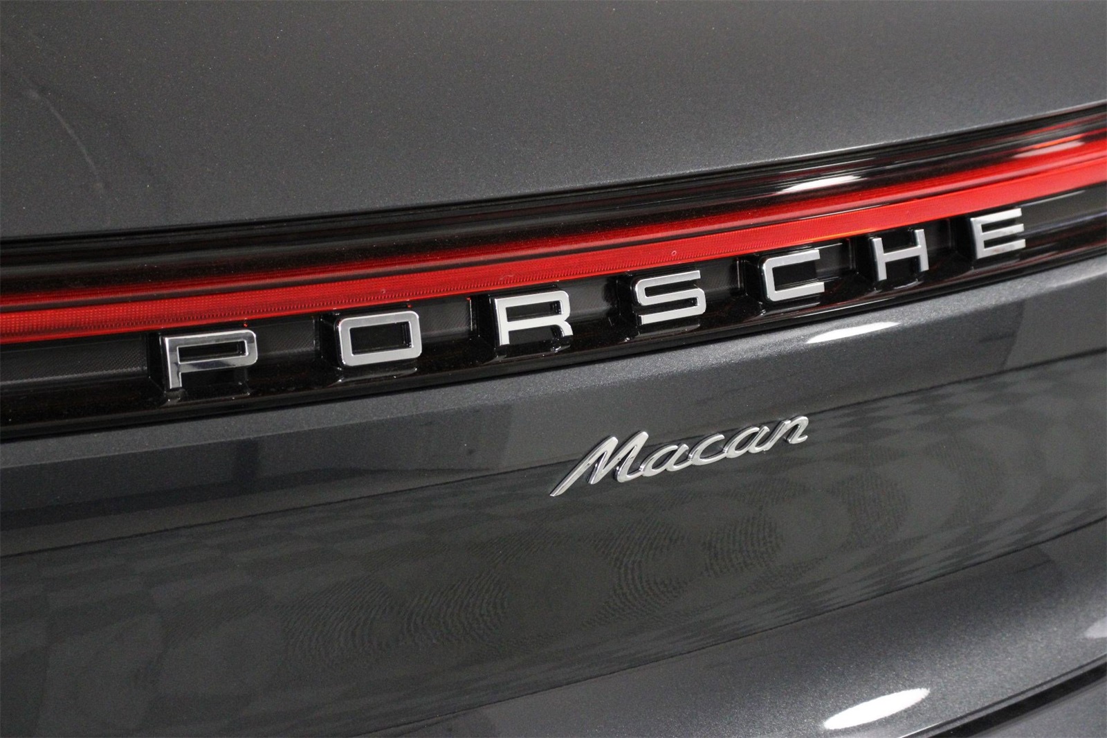 2026 Porsche Macan T photo 19