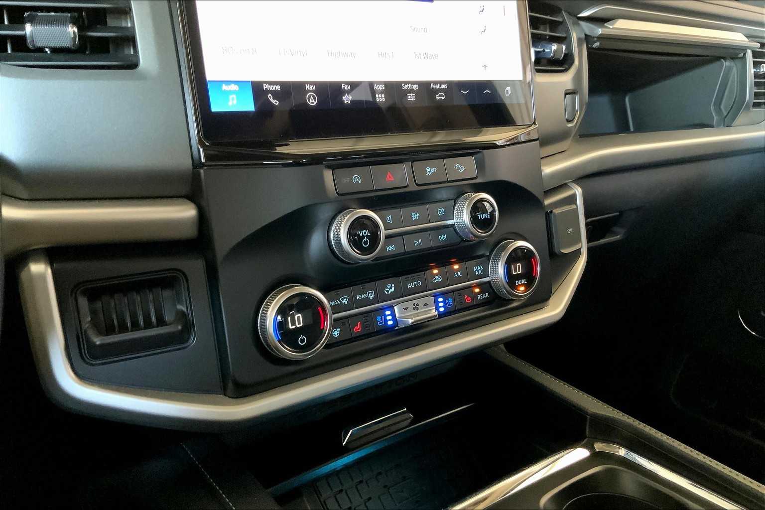 2024 Ford Expedition MAX XLT photo 29