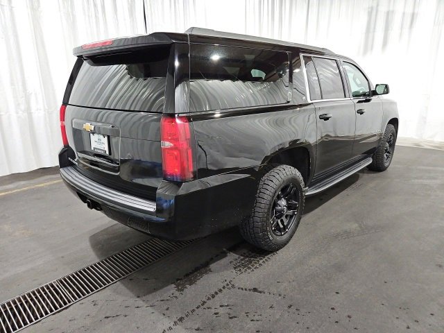 2018 Chevrolet Suburban LT photo 3