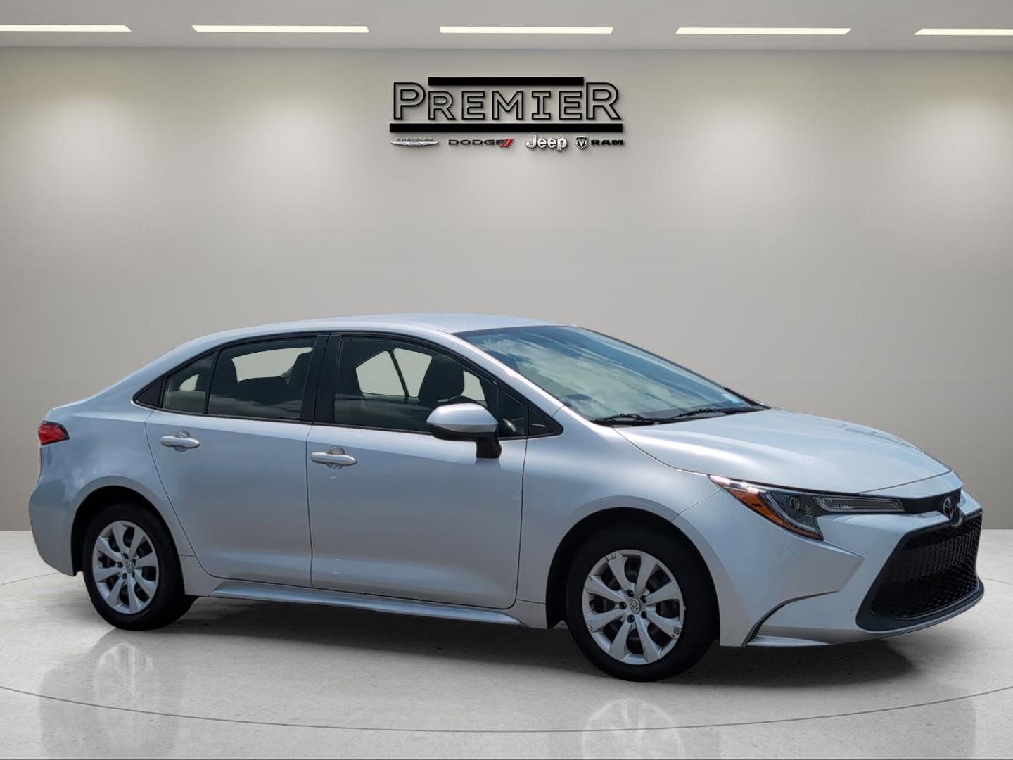 2022 Toyota Corolla LE photo 3