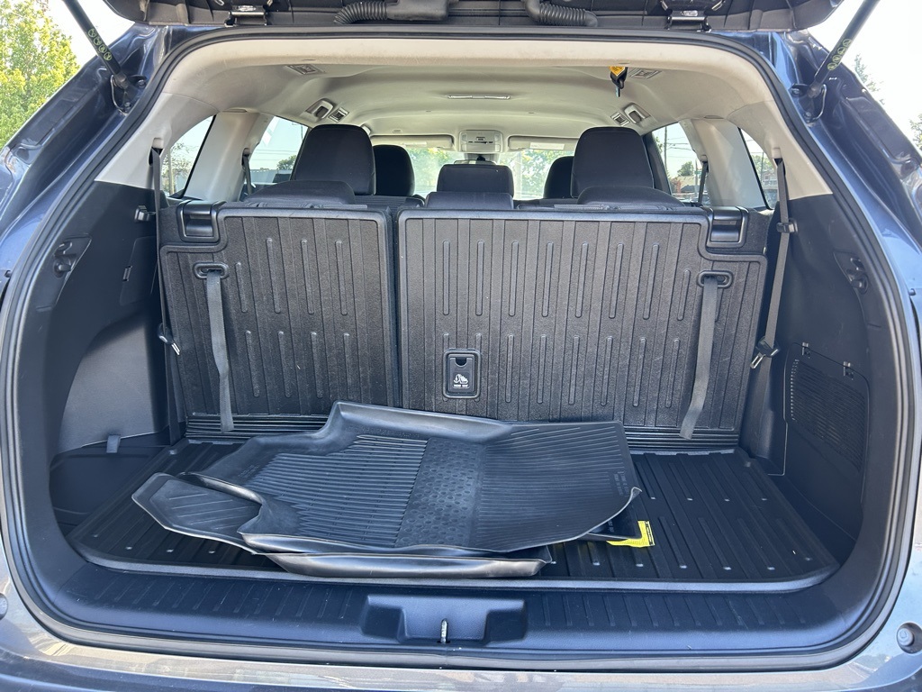 2022 Toyota Highlander L photo 25