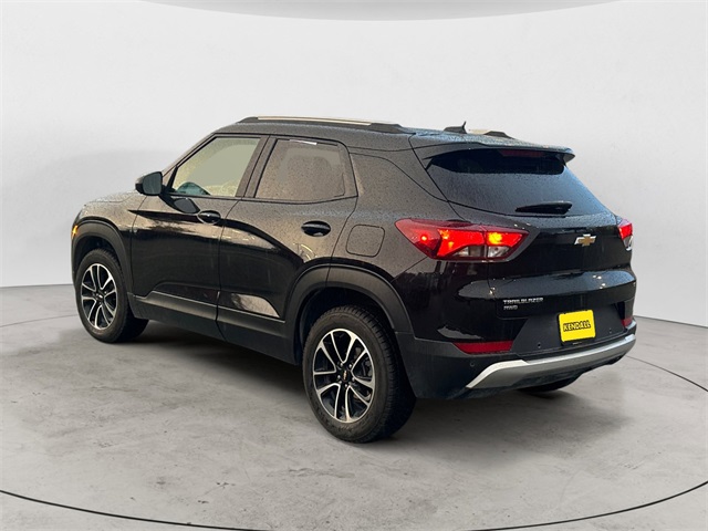 2024 Chevrolet Trailblazer LT photo 2